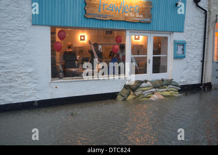 Looe, Cornwall, UK, 14 Feb 2014 Waves & FLooding hit Looe. The staff keep an eye on the tide as it comes in on Valentines night. Credit:  Sean Hernon/Alamy Live News. Stock Photo