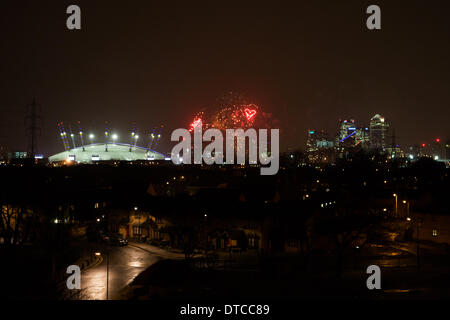 London, UK. 14th Feb, 2014. The adverse weather conditions does not put off love. Heart shaped fireworks on Valentine's Day in London. Credit:  Vitor Da Silva/Alamy Live News Stock Photo