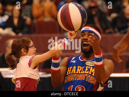 Vancouver. 14th Feb, 2014. Harlem Globetrotters' player Ant entertains the audience during their 2014 Fans Rule World Tour basketball show in Vancouver, Canada, on Feb.14, 2014. The Harlem Globetrotters have played more than 20,000 exhibition games over the years, entertaining the audience with their unique mix of basketball skill and humor. Credit:  Sergei Bachlakov/Xinhua/Alamy Live News Stock Photo