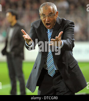 Freiburg, Germany. 22nd Sep, 2010. German Bundesliga, 5th day of play, the game SC Freiburg against FC Schalke 04 takes place at the Badenova Stadium in Freiburg, Germany, 22 September 2010. Schalke's coach Felix Magath screams during the game. Photo: Patrick Seeger/dpa/Alamy Live News Stock Photo