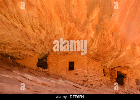 Ancient Indian Granary, known as 'House on Fire', Mule Canyon, Cedar Mesa, Utah, USA Stock Photo