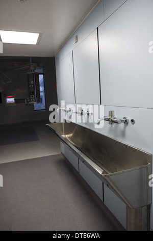 Operating theatres newly installed with adjoining wash station Stock Photo