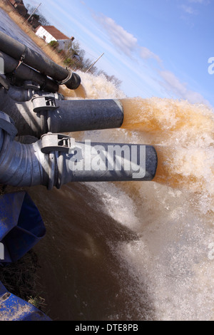 Somerset Levels pumping flood water from Saltmoor into the River Parrett near Moorland Somerset UK Stock Photo