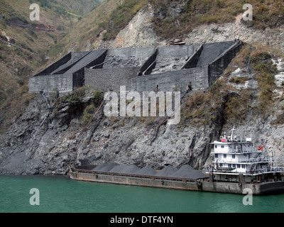 chinese cargo ship and gravel distribution at yangtze river Stock Photo