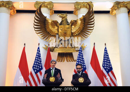 US Secretary of State John Kerry and Indonesia Foreign Minister Marty Natalegawa hold a news conference after a bilateral meeting February 16, 2014 in Jakarta, Indonesia. Stock Photo