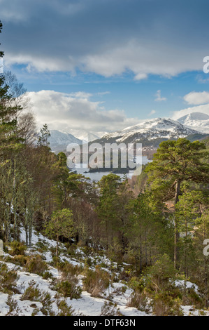 GLEN AFFRIC SCOTLAND THE LOCHS AND WINTER SNOW ON MOUNTAINS Stock Photo