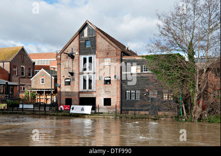 High water on  The River Medway in Tonbridge, Kent, UK Stock Photo