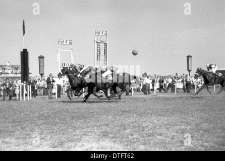 Hamburg, Germany, with Lester Piggott wins the Orsini 88 German Derby Stock Photo