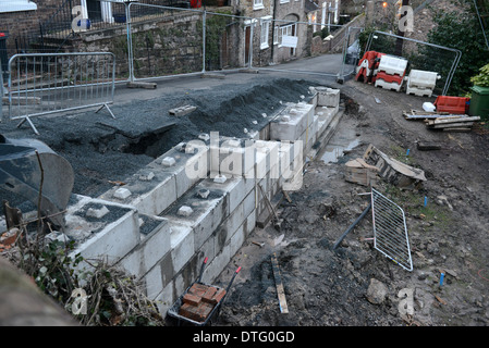 Retaining wall under construction with concrete lego blocks Uk Stock Photo