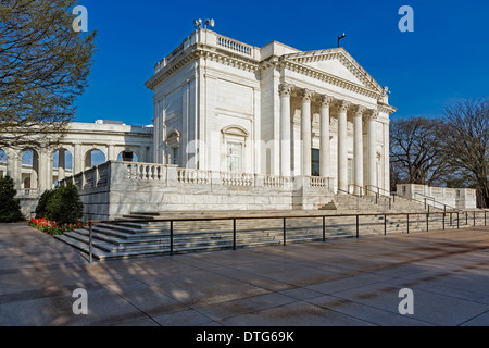 A view to the architectural details of the Arlington Memorial Amphitheater at Arlington National Cemetery in Virginia. The Amphitheater is located next to the Tomb Of The Unknown Soldiers. Stock Photo