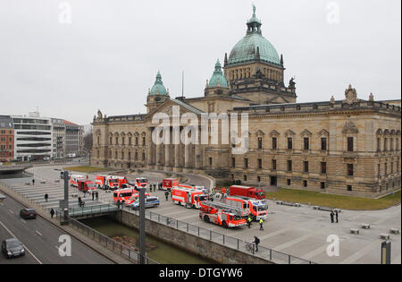 Leipzig, Germany. 18th Feb, 2014. Fire fighters and fire engines stand in front of the German Federal Administrative Court in Leipzig, Germany, 18 February 2014. White powder had been discovered in a letter there which caused a red alert. The substance was taken away for analysis. Photo: SEBASTIAN WILLNOW/DPA/Alamy Live News Stock Photo