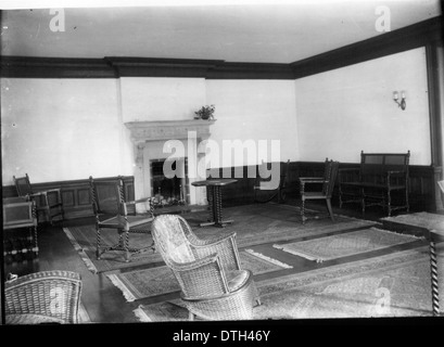 Bishop Hall parlor 1916 Stock Photo