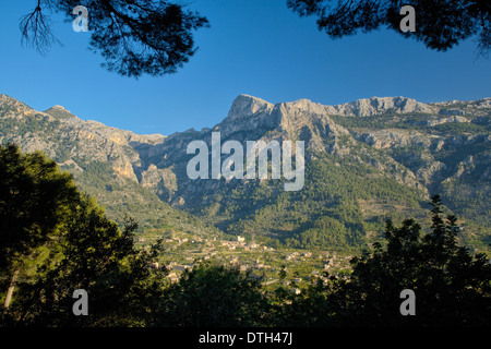 Tramuntana mountains. Biniaraix village at the foot of Cornador mountain. Sóller area. Majorca, Balearic islands, Spain Stock Photo
