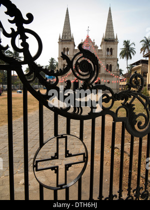 India, Kerala, Fort Cochin, Santa Cruz Basilica, Catholic Church Christian cross on iron gate Stock Photo