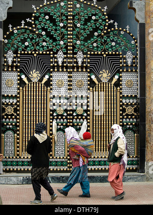 Three Muslim girls in front of Jama Masjid mosque,Leh,Ladakh Stock Photo