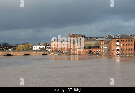 Winter flooding on the River Severn at Worcester Feb 2014, Worcestershire, England, UK Stock Photo