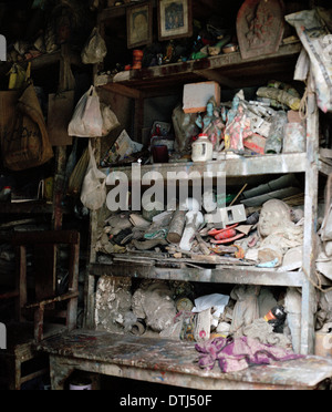 Idol maker's workshop in Kumartuli Kumortuli in Calcutta Kolkata in West Bengal in India in South Asia. Work Sculpture Travel Stock Photo