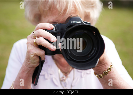 AN OLD LADY WITH A CAMERA DOING AMATEUR PHOTOGRAPHY Stock Photo - Alamy