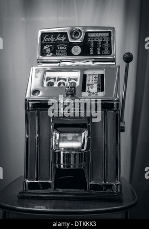 Antique vintage Jennings gambling Slot Machine Lucky Lady Fruit Machine  'One Armed Bandit' on Stand Stock Photo - Alamy