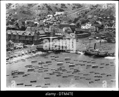 Town of Avalon on Santa Catalina Island with new Metropole Hotel and Grand View Hotel, ca.1905 Stock Photo