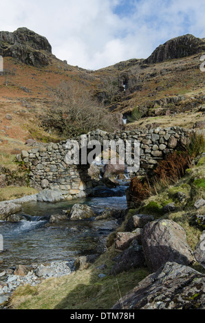 A traditional stone bridge in Eskdale, Lake District, England Stock Photo