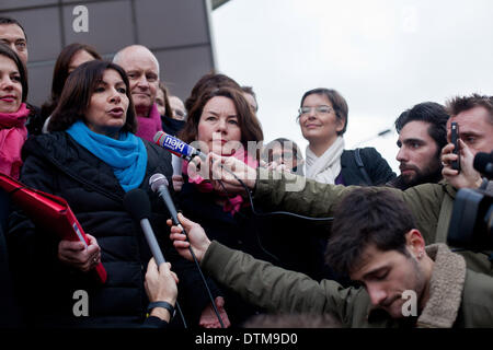 Paris, France. 19th Feb, 2014. Anne Hidalgo and heads of lists in the districts came submit their lists of candidates for municipal elections in the prefecture of Police 15th District. © Michael Bunel/NurPhoto/ZUMAPRESS.com/Alamy Live News