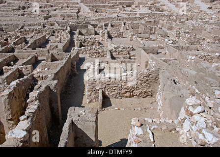 Deir el Medina: worker's village: view of the walls of the ancient houses Stock Photo