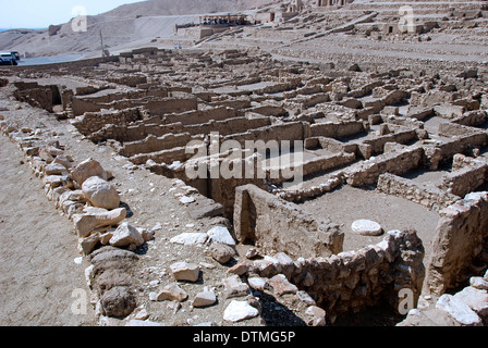 Deir el Medina: worker's’ village: view of the walls of the ancient houses Stock Photo