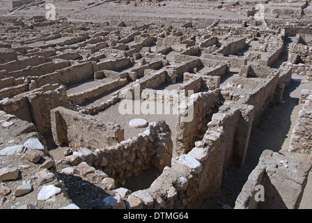 Deir el Medina: worker's village: view of the walls of the ancient houses Stock Photo