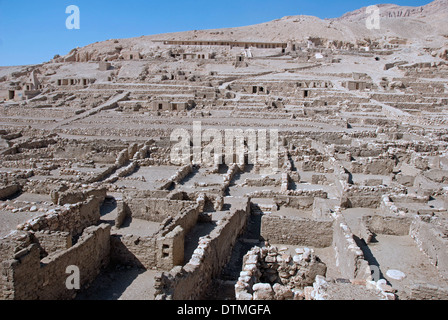 Deir el Medina: worker's’ village: view of the walls of the ancient houses Stock Photo