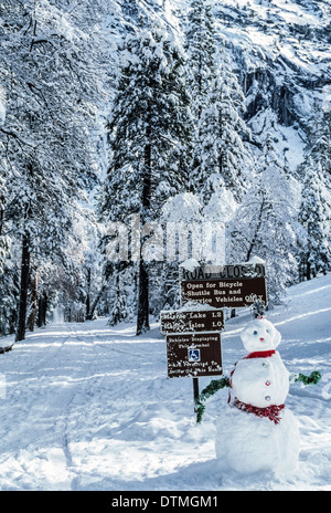 A snowman in snow-covered Yosemite Valley in Yosemite National Park, California, USA, greets wintertime visitors at the entrance to an unplowed road. Stock Photo