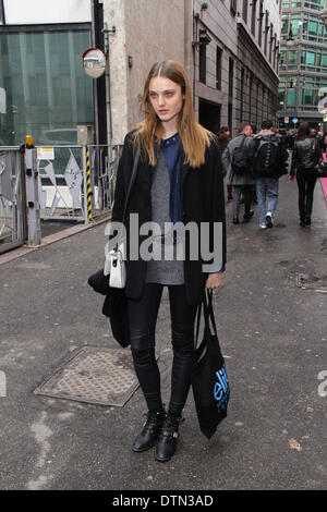 Milan, Italy. 19th Feb 2014. A model arriving at the Blugirl runway show in Milan - Feb 20, 2014 - Photo: Runway Manhattan/Paolo Diletto Credit:  dpa picture alliance/Alamy Live News Stock Photo