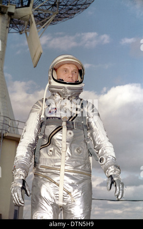 US astronaut John Glenn Jr., pilot of the Mercury Atlas 6 spaceflight, poses for a photo in his silver space suit during preflight activities February 27, 1964 at the Kennedy Space Center, Florida. Glenn piloted the spacecraft on the first manned orbital mission of the United States completed a successful three-orbit mission around the earth on Feb. 20, 1962. Stock Photo