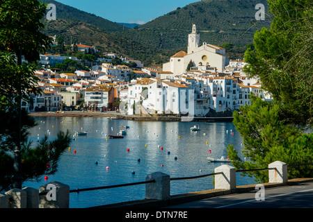 Esglesia de Santa Maria in the white washed seaside town of Cadaques, Cap de Creus peninsula, Costa Brava, Catalonia, Spain Stock Photo