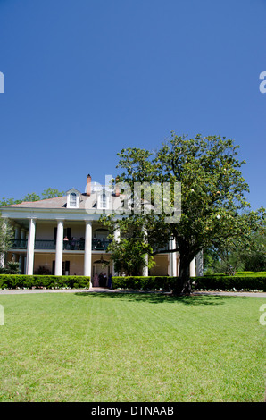 LA, New Orleans, Vacherie. Oak Alley Plantation, 19th century Greek Revival architecture. National Historic Landmark, circa 1837 Stock Photo