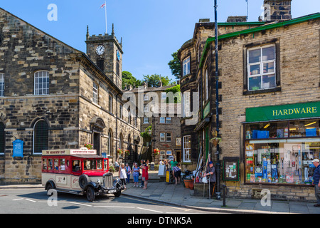 Summer Wine tour bus on Towngate in the town centre, Holmfirth, West Yorkshire, England, UK Stock Photo