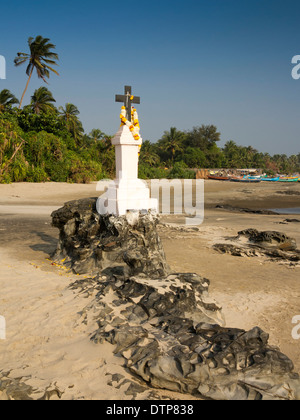 India, Goa, Morjim, Christian fishermen’s shrine on the beach Stock Photo