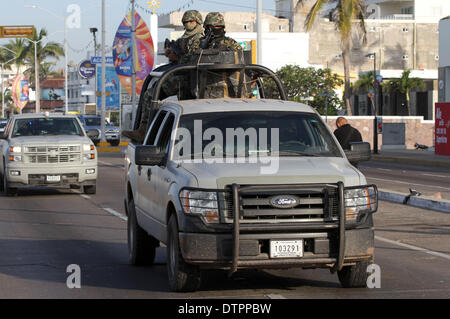 Sinaloa, Mexico. 22nd Feb, 2014. Soldiers of the Mexican Navy guard a street in Mazatlan, Sinaloa, Mexico, on Feb. 22, 2014. The head of Mexico's Sinaloa Cartel Joaquin Guzman Loera, alias as 'El Chapo Guzman' who is considered by the United States as one of the most powerful drug lords in the world, was captured by Mexican and U.S. authorities in Mexican territory, according to local press. © Juan Perez/Xinhua/Alamy Live News Stock Photo