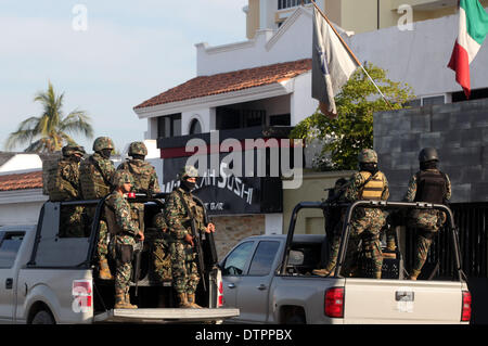 Sinaloa, Mexico. 22nd Feb, 2014. Soldiers of the Mexican Navy guard a street in Mazatlan, Sinaloa, Mexico, on Feb. 22, 2014. The head of Mexico's Sinaloa Cartel Joaquin Guzman Loera, alias as 'El Chapo Guzman' who is considered by the United States as one of the most powerful drug lords in the world, was captured by Mexican and U.S. authorities in Mexican territory, according to local press. © Juan Perez/Xinhua/Alamy Live News Stock Photo