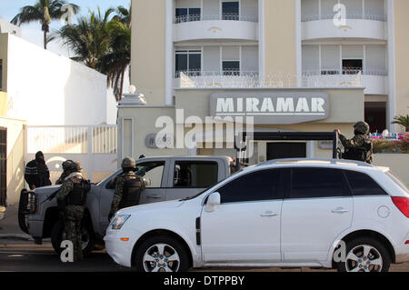 Sinaloa, Mexico. 22nd Feb, 2014. Soldiers of the Mexican Navy stand guard in a street in Mazatlan, Sinaloa, Mexico, on Feb. 22, 2014. The head of Mexico's Sinaloa Cartel Joaquin Guzman Loera, alias as 'El Chapo Guzman' who is considered by the United States as one of the most powerful drug lords in the world, was captured by Mexican and U.S. authorities in Mexican territory, according to local press. © Juan Perez/Xinhua/Alamy Live News Stock Photo