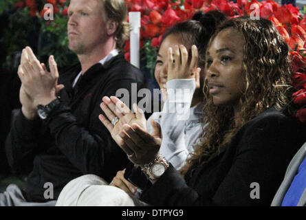 Dubai, United Arab Emirates. 22nd Feb, 2014. Serena Williams (R) claps hands for her sister Venus during the final match between Venus Williams of the United States and Alize Cornet of France at the Dubai Tennis Championships in Dubai, United Arab Emirates, Feb. 22, 2014. Venus Williams won 2-0 to claim the champion. Credit:  Li Zhen/Xinhua/Alamy Live News Stock Photo