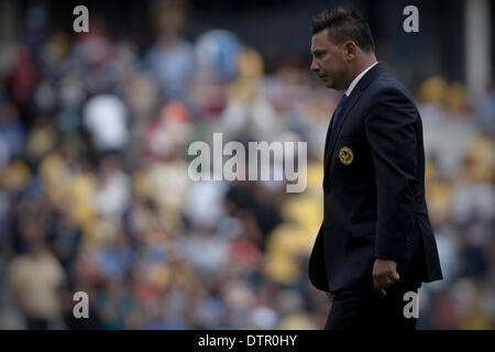 Mexico City, Mexico. 22nd Feb, 2014. Antonio Mohamed, coach of America, reacts during the match of the MX League Closing Tournament against Pumas' UNAM at Azteca Stadium in Mexico City, capital of Mexico, on Feb. 22, 2014. © Alejandro Ayala/Xinhua/Alamy Live News Stock Photo