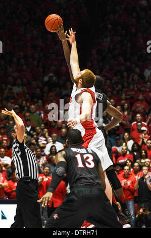 San Diego State forward Skylar Spencer (0) shoots as Boise State's Ryan ...