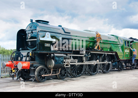 Rikoページ LNER Peppercorn A1 60163 'Tornado' Returns to Traffic