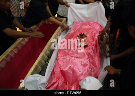 Bangkok, Thailand. 24th Feb, 2014. 6-year-old Patcharakorn Yosubon the victim of a bomb blast, during the last rites performed at a Buddhist Temple. Two young siblings, 6-year-old girl Patcharakorn and her 4-year-old brother Korawit, along with another woman were killed wounding at least 22 people in an grenade attack against anti-government protesters in shopping district in Bangkok. Credit:  John Vincent/Alamy Live News Stock Photo