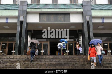 Changsha, China's Hunan Province. 24th Feb, 2014. Students walk into the library of Hunan Normal University in Changsha, capital of central China's Hunan Province, Feb. 24, 2014. The library provides three rooms for students who prepare to take postgraduate examinations. The seats of the rooms are distributed to colleges based on their needs. Students can get a seat through seat card lottery or sharing a seat with others. The new way of seat assignment saves students' time and reduces the uncouth behavior. © Li Ga/Xinhua/Alamy Live News Stock Photo