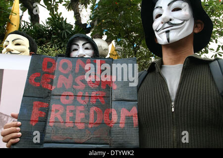 Manila, Philippine, . 25th Feb, 2014. A protester wearing a Guy Fawkes mask carrying a poster against the alleged constriction of freedom by enacting the Cybercrime Law during the Balck Tuesday protest at the Edsa Shrine in Quezon City. -- Different media groups, together with student activists, commemorated the 28th anniversary of the Edsa Revolution with a protest rally against the Cybercrime Law. Credit:  J Gerard Seguia/NurPhoto/ZUMAPRESS.com/Alamy Live News Stock Photo