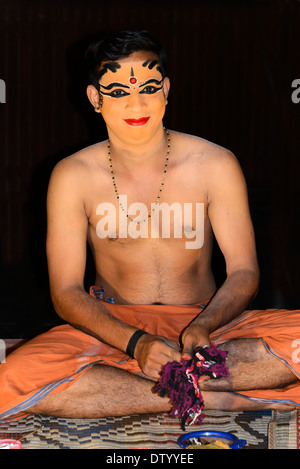 Kathakali dancer applying makeup in preparation for his performance, Kochi, Kerala, South India, India Stock Photo