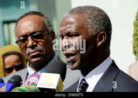 Khartoum, Sudan. 25th Feb, 2014. Thabo Mbeki (R), the head of the African Union high-ranking panel on Sudan and former South African president, speaks to media after his meeting with Sudanese President Omar al-Bashir, in Khartoum, Sudan, on Feb. 25, 2014. © Mohammed Babiker/Xinhua/Alamy Live News Stock Photo