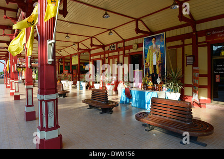 Hua Hin Railway Station with a portrait of King Bhumibol Adulyadej the Great, Rama IX, Prachuap Khiri Khan province Stock Photo